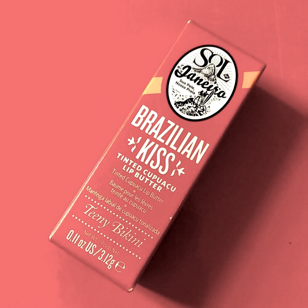 🔹 Sol de Janeiro Lipstick in “Teeny Bikini”